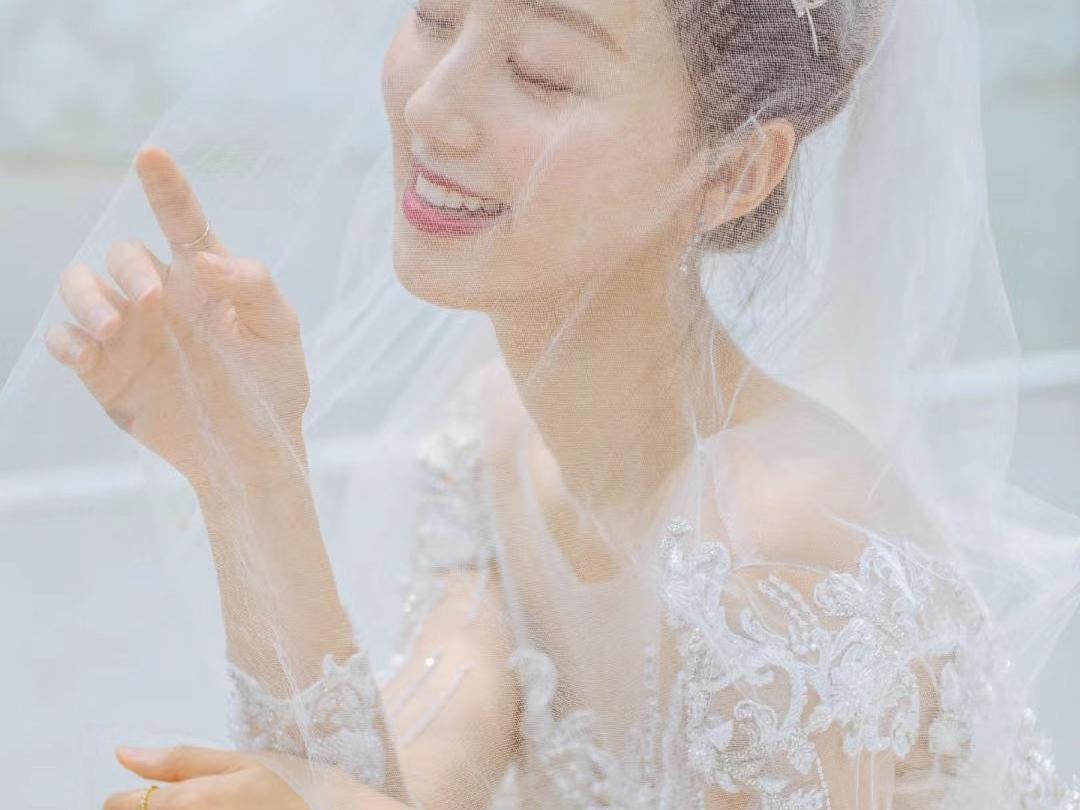 雲慕婚纱·[财富中心雲慕婚纱礼服超值套餐]