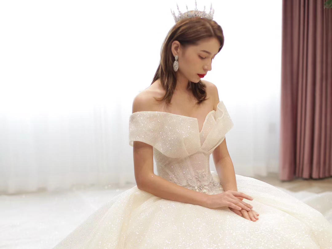 【达 令】婚纱7件套系＋首席老师跟妆