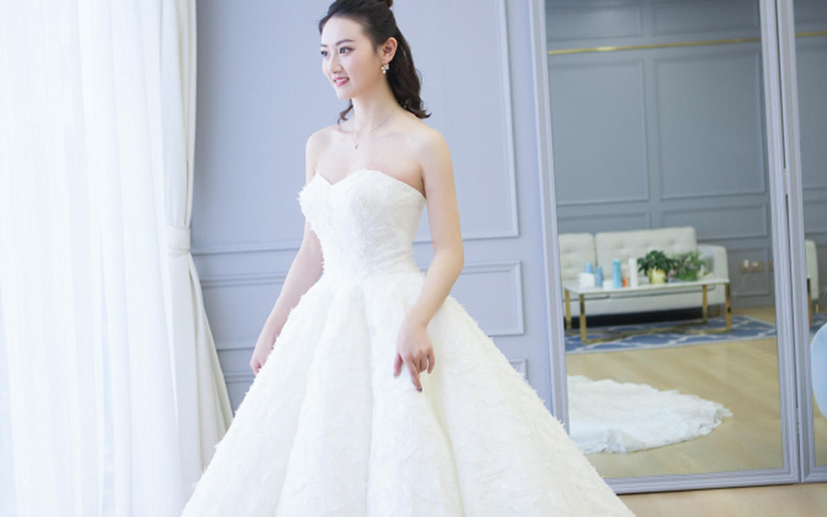 时光纪羽毛轻奢风格|抹胸大拖尾气场全开