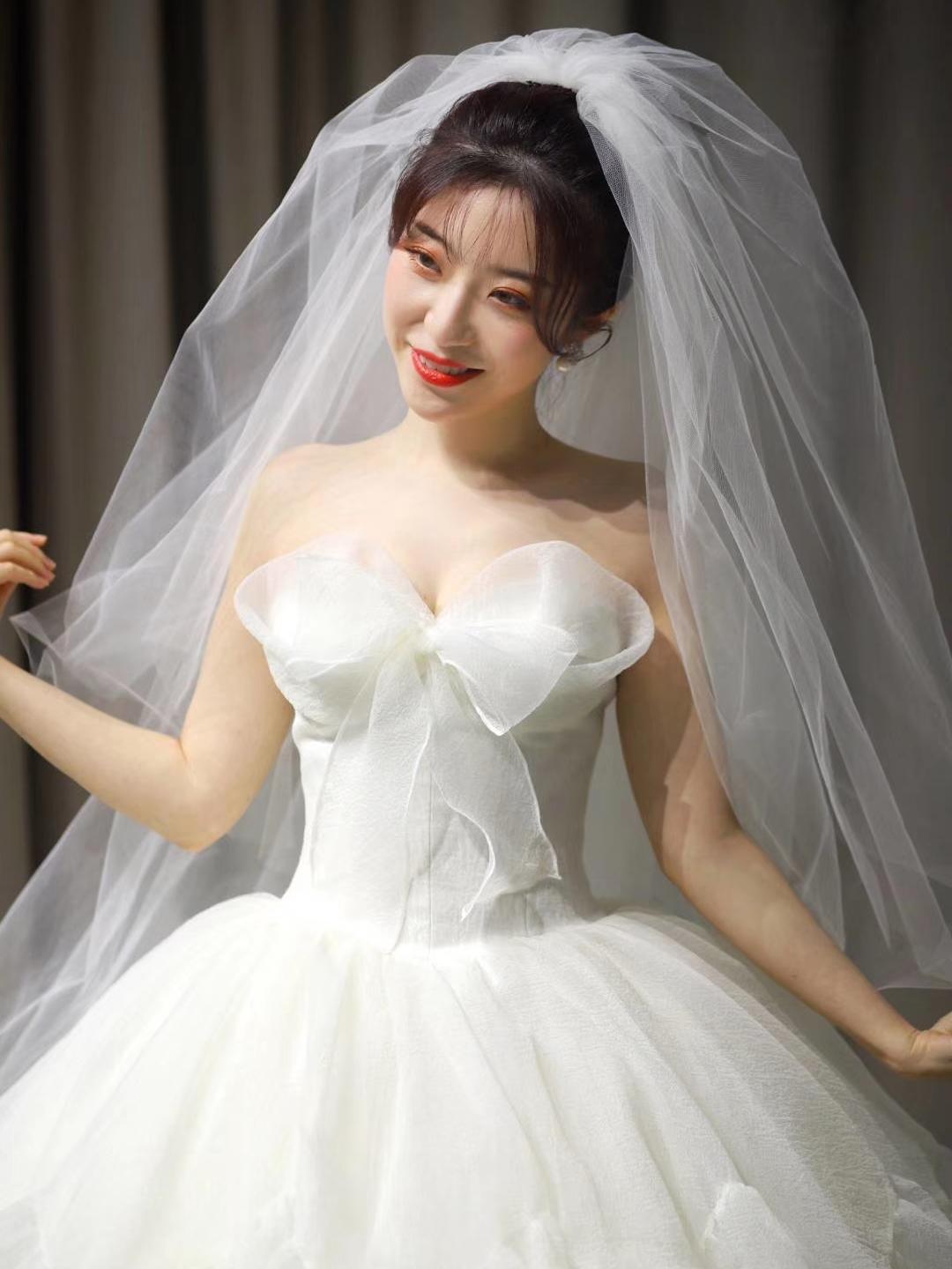 【董小姐婚纱工作室】新娘婚纱礼服三件套+首席跟妆