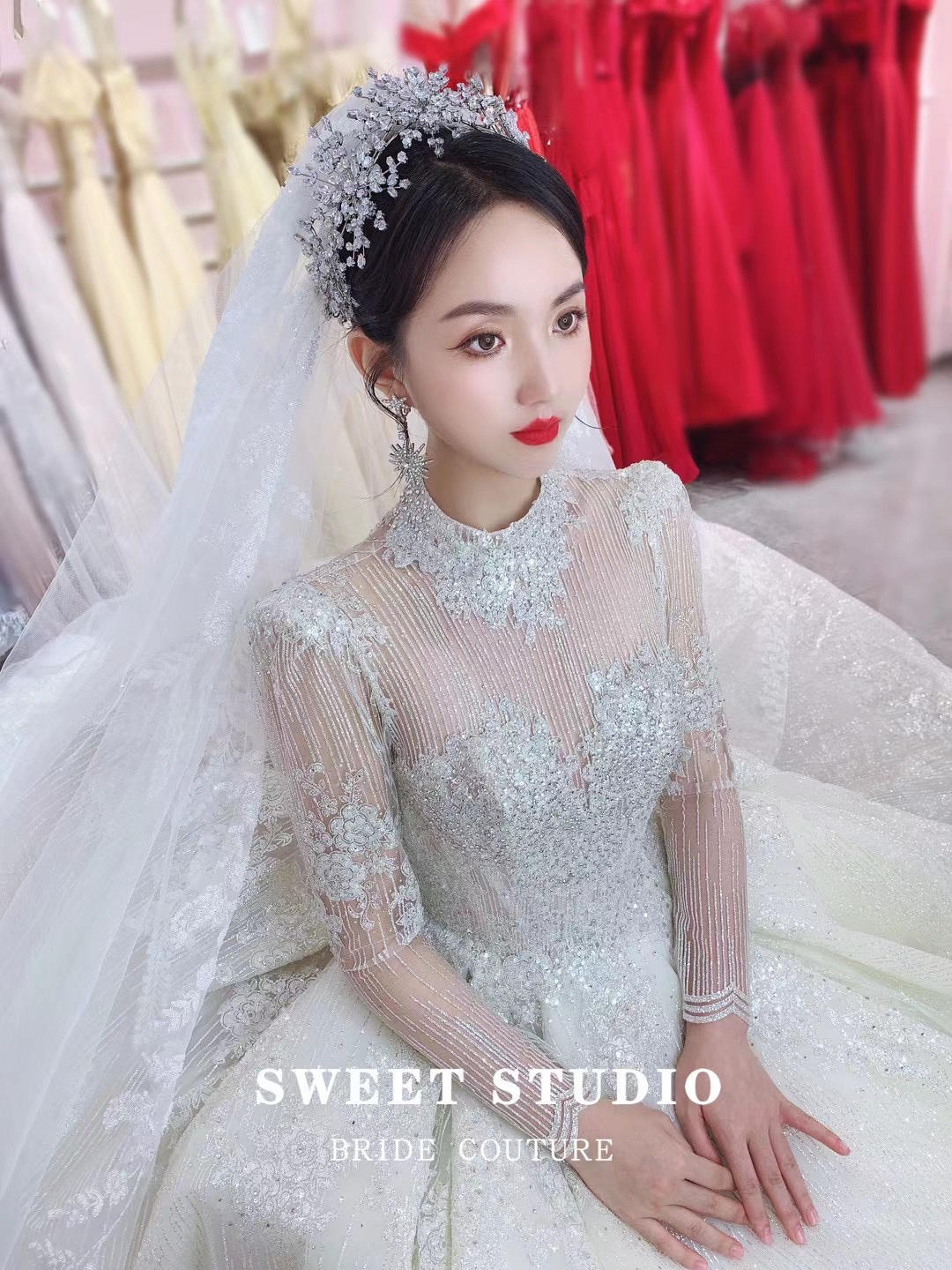 【皇家尊享】皇室大拖婚纱+总监全程跟妆套餐