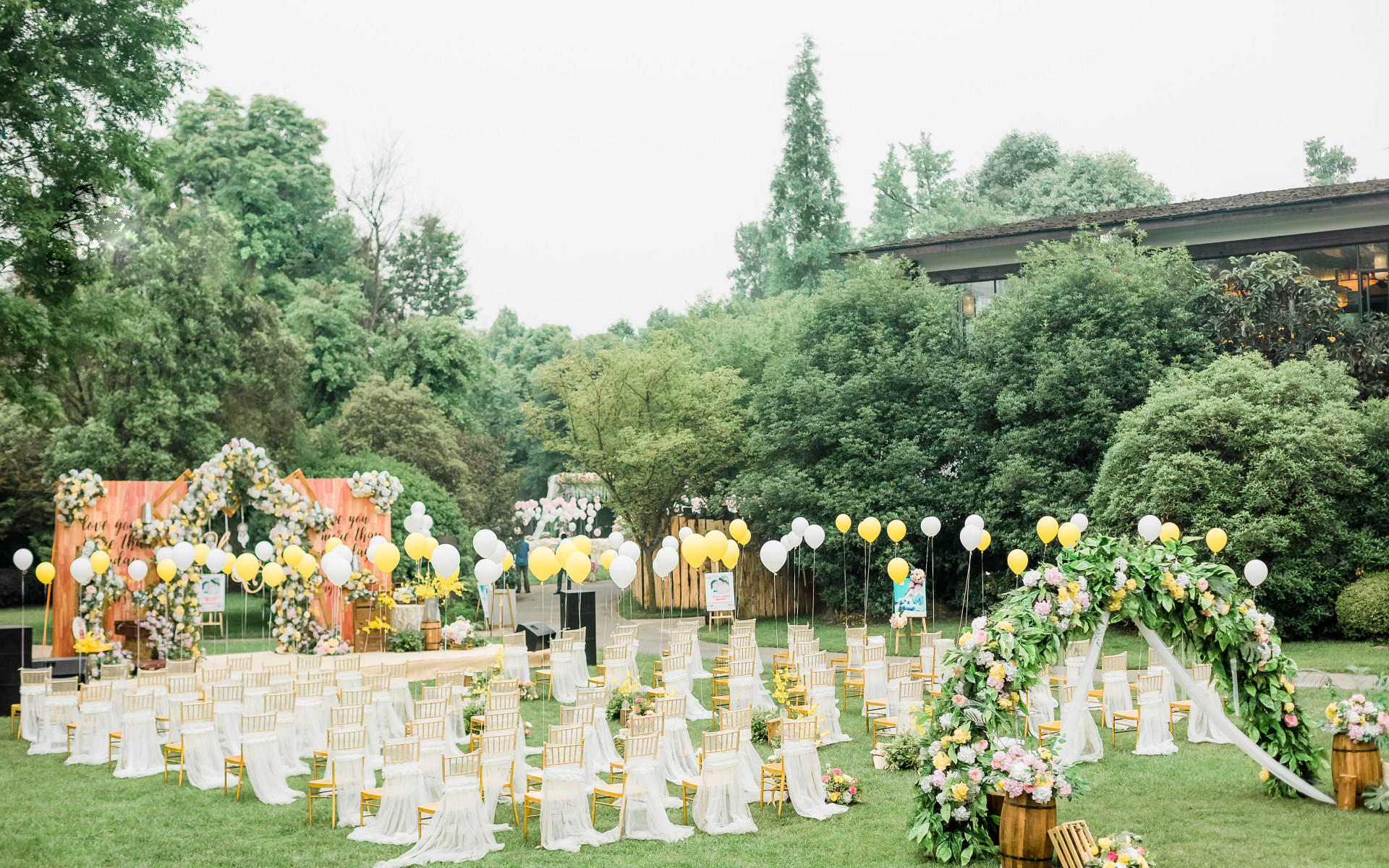 【初心婚礼】舞台KT+花艺黄绿婚礼