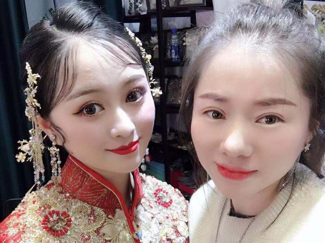 首席化妆师全天跟妆造型唯美妆容送妈妈妆