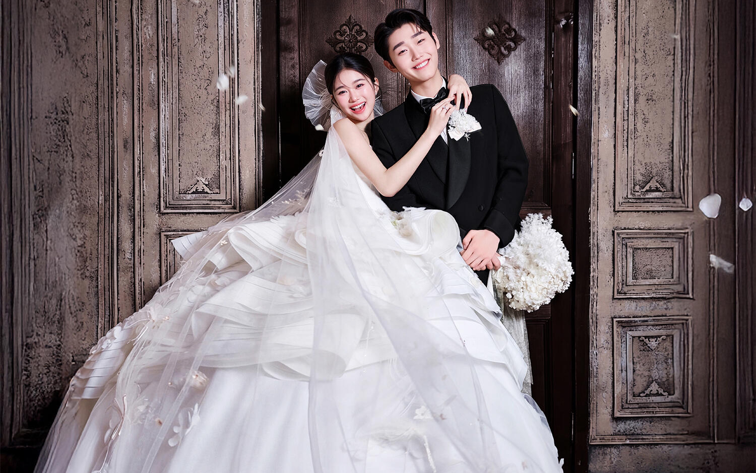 浪漫超標(biāo) 復(fù)古少女婚紗照的氛圍感g(shù)et