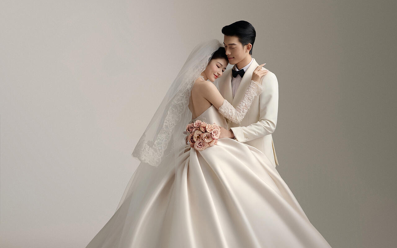高級感拉滿 緞面婚紗照yyds