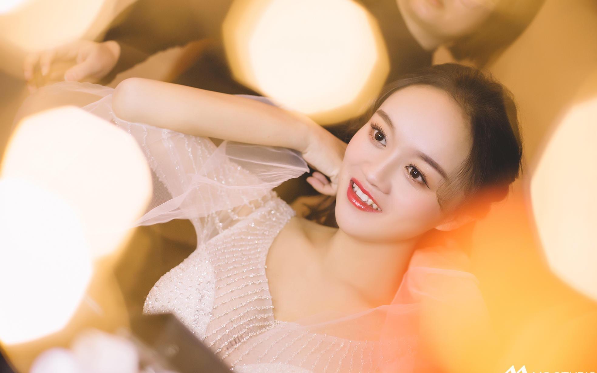 米苏婚纱造型资深档全程跟妆