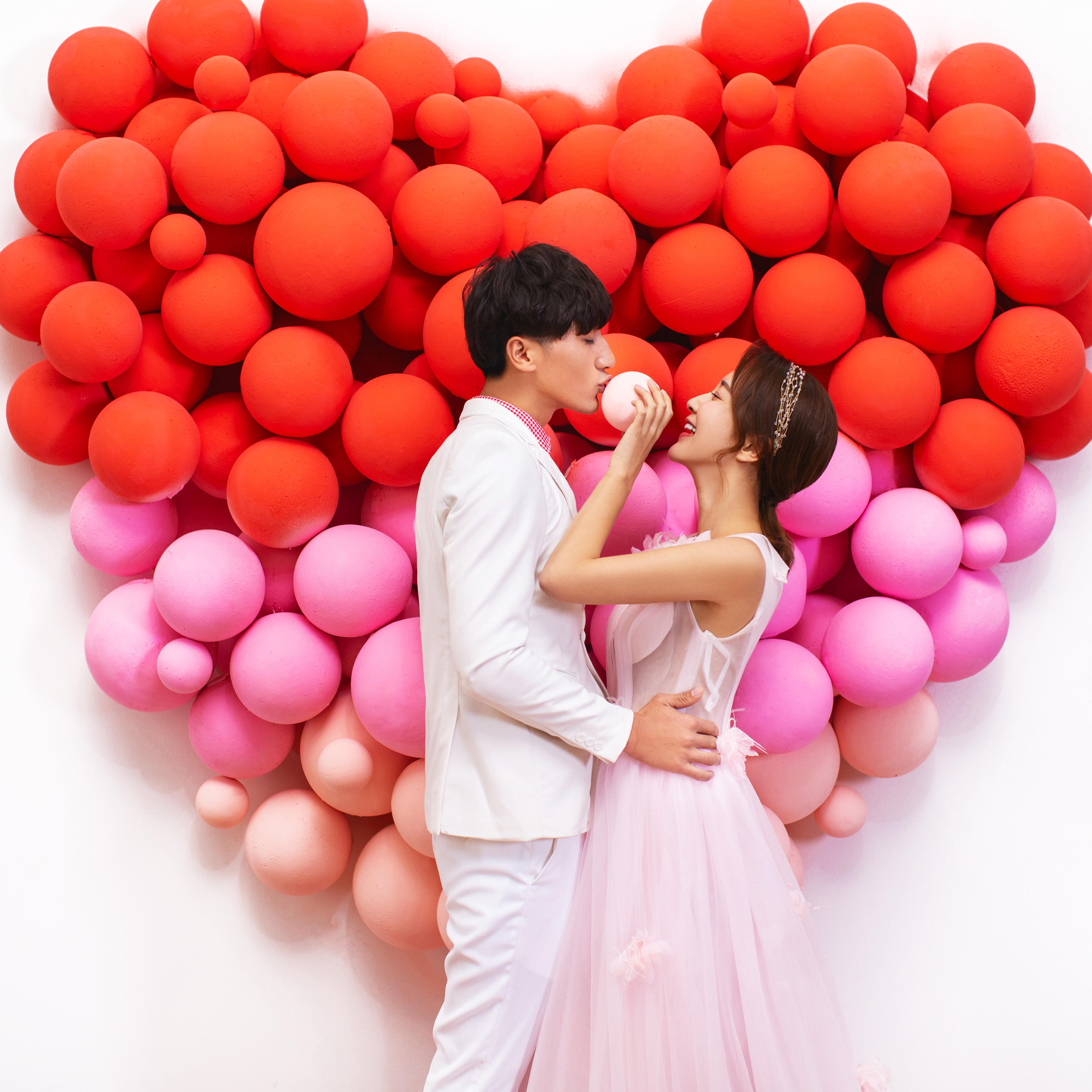 【品质臻选】12服12造+拍婚纱照当然选唯一