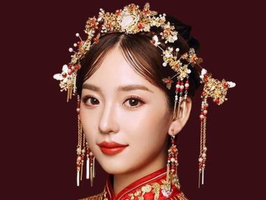 高端奢华拖尾婚纱+刺绣秀禾服+敬酒服+全程跟妆