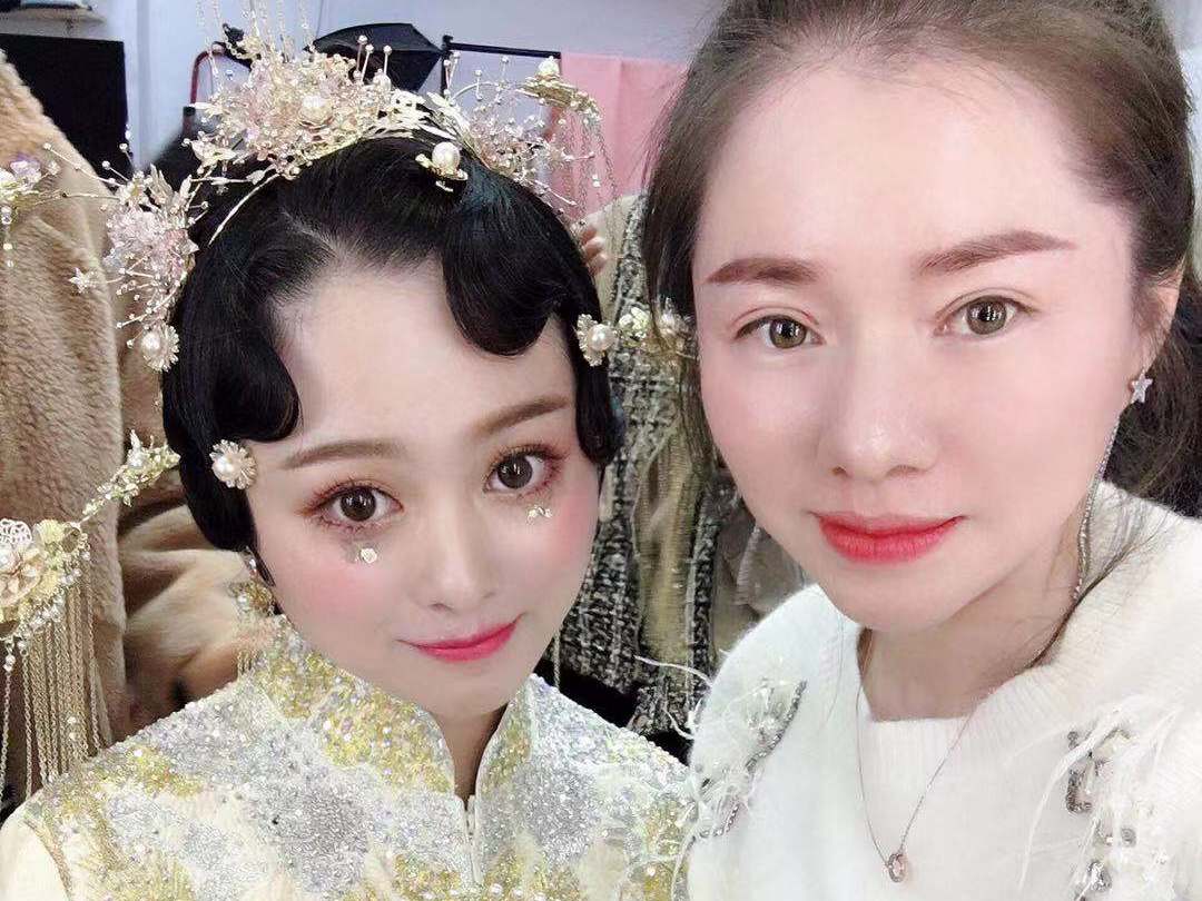 首席化妆师全天跟妆造型唯美妆容送妈妈妆