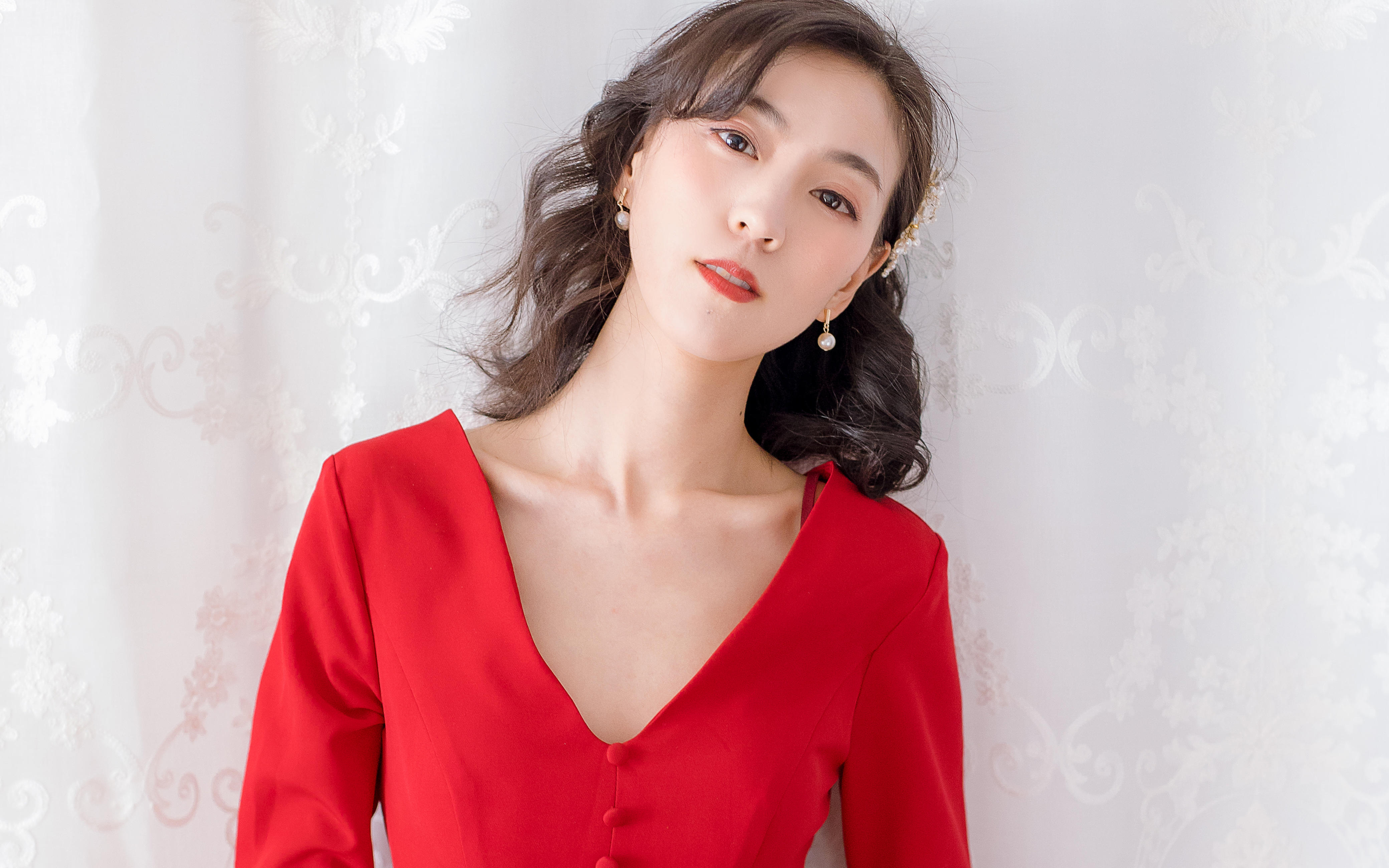 红色敬酒服妆容造型分享。