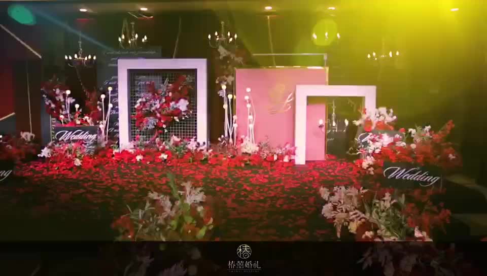 【时尚轻奢】红黑大气婚礼 玫瑰花团+水晶流苏吊顶