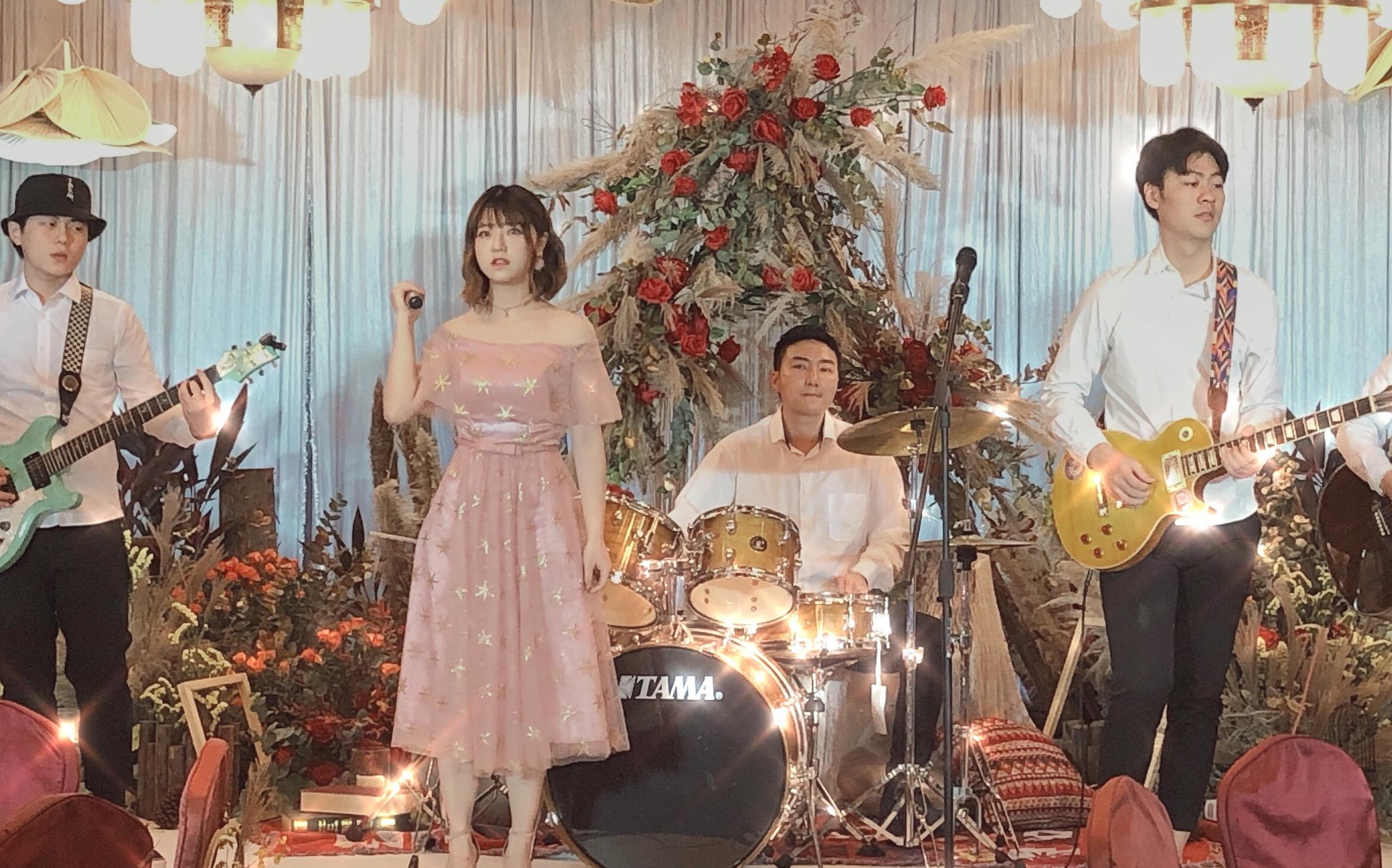 巴厘岛明星主持傅傅+网红香格里拉乐队+新娘秘书