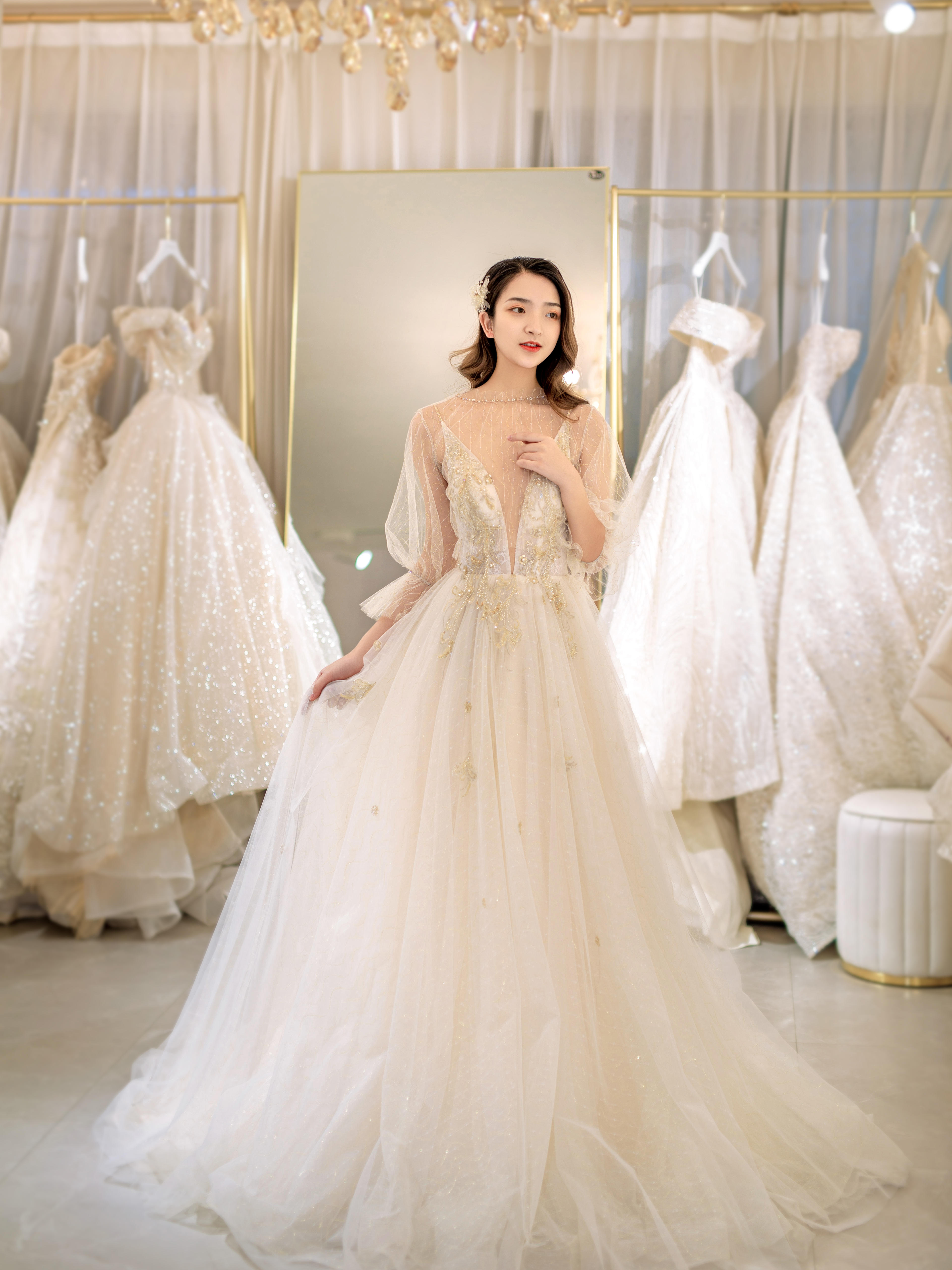 【热卖套餐】国外设计师品牌婚纱+秀禾+礼服