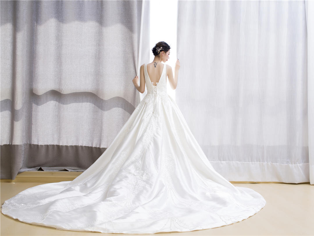 【缔尔】原创缎料婚纱系列