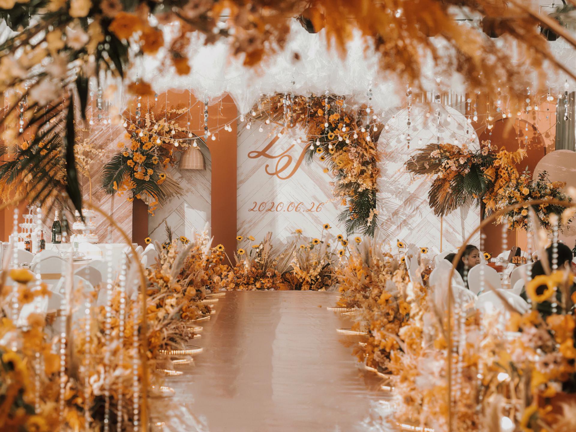 [小預(yù)算婚禮]簡(jiǎn)約唯美風(fēng)的結(jié)合|大氣奢華內(nèi)涵