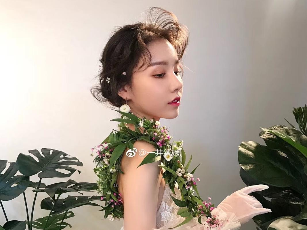 玛莎造型妆纱组合：婚纱礼服七件套+全天跟妆