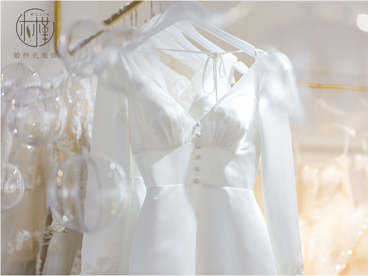 【木槿婚纱一站式套餐】永恒经典四件套+资深档跟妆