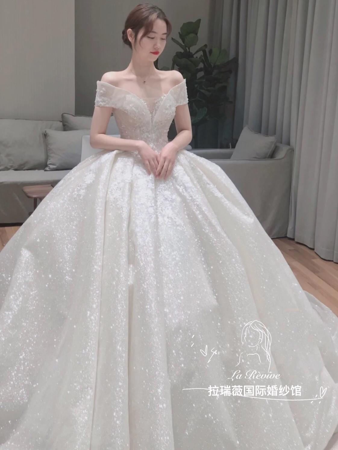 拉瑞薇【超值网红同款】高定品牌婚纱+铂金级跟妆