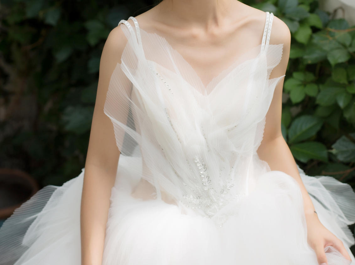 轻纱 散发 捧花没有特别的耀眼，却格外打动人心