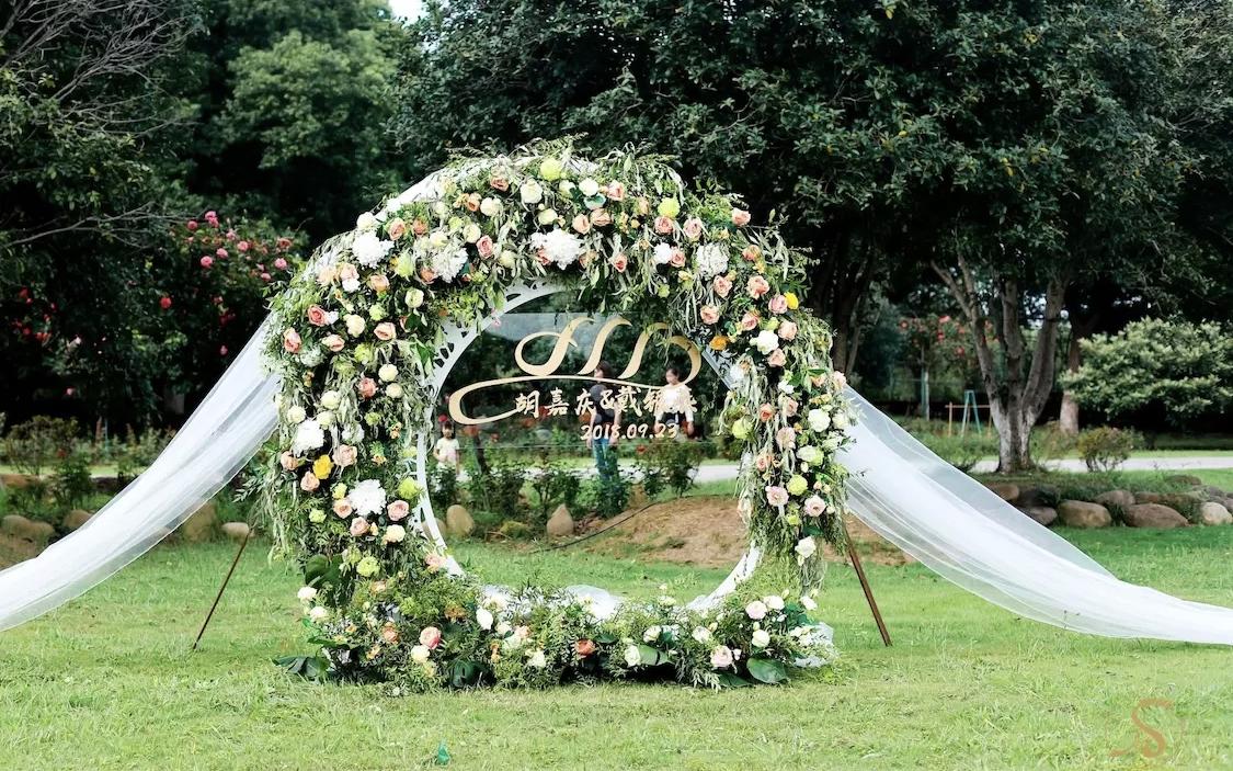 [人气好评]声音磁性资深主持草坪婚礼轻松愉快