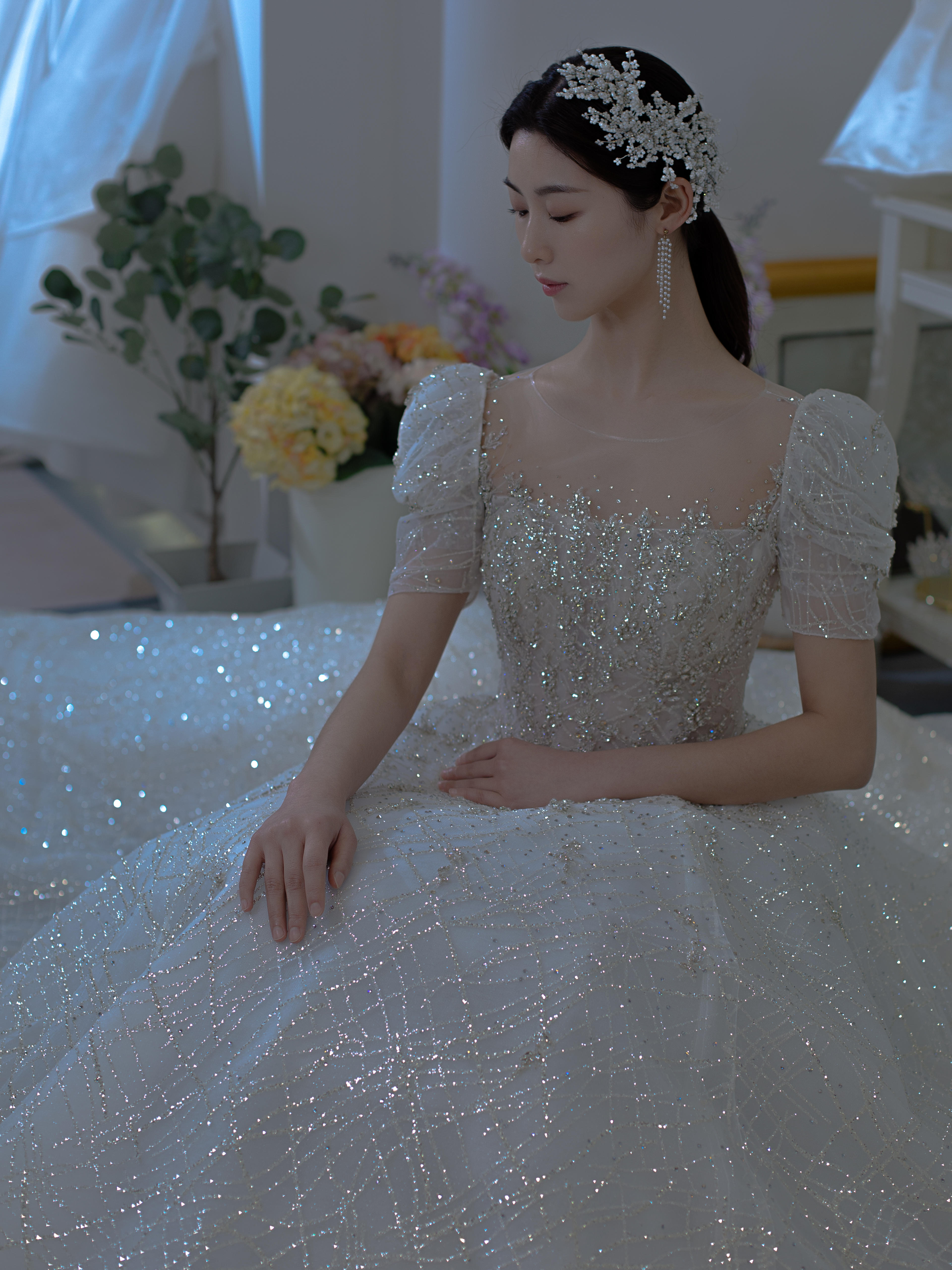 拉瑞薇【超值网红同款】高定品牌婚纱+铂金级跟妆