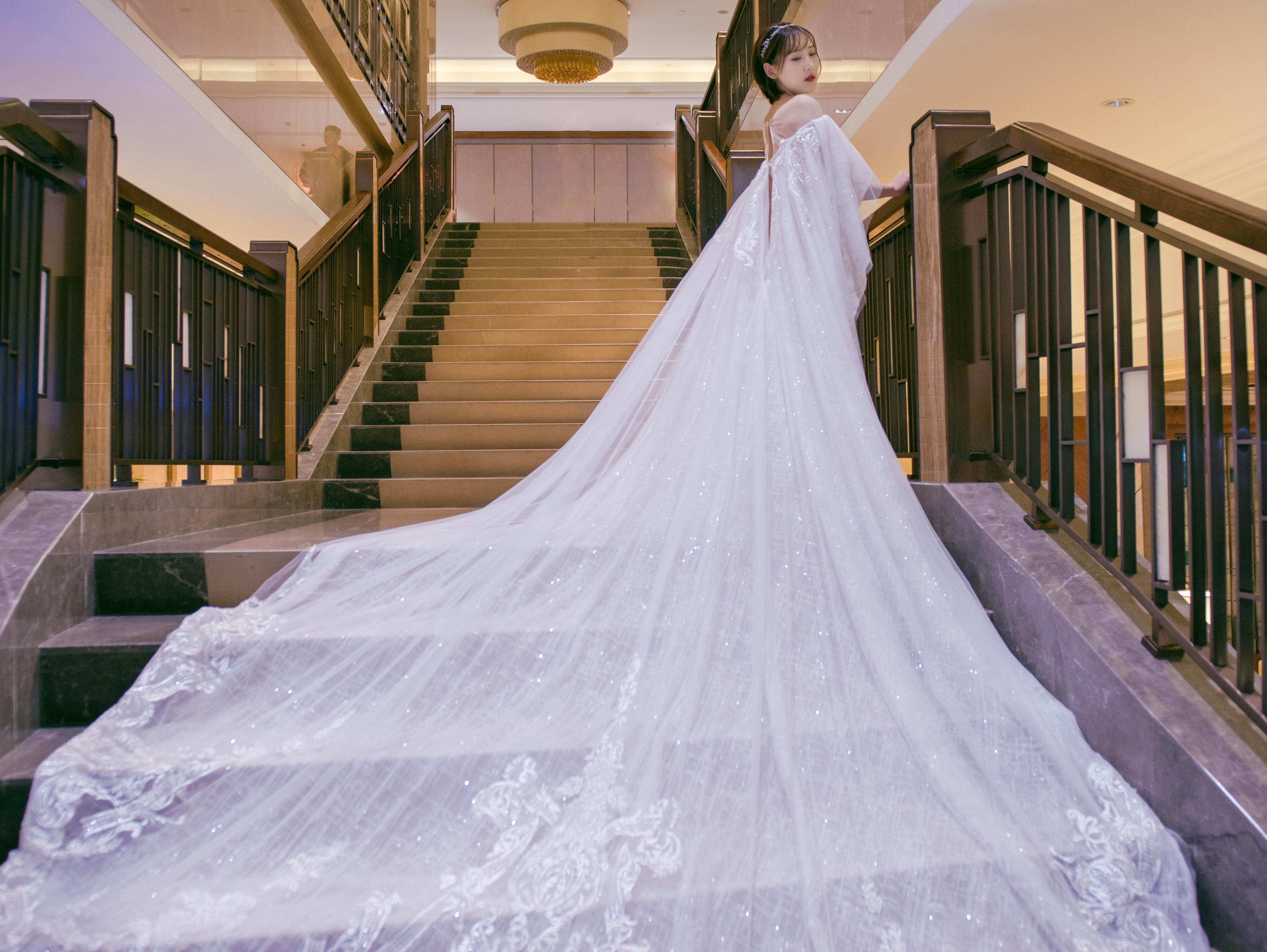 【高定奢华款】主纱+出门纱+秀禾服+敬酒服+跟妆