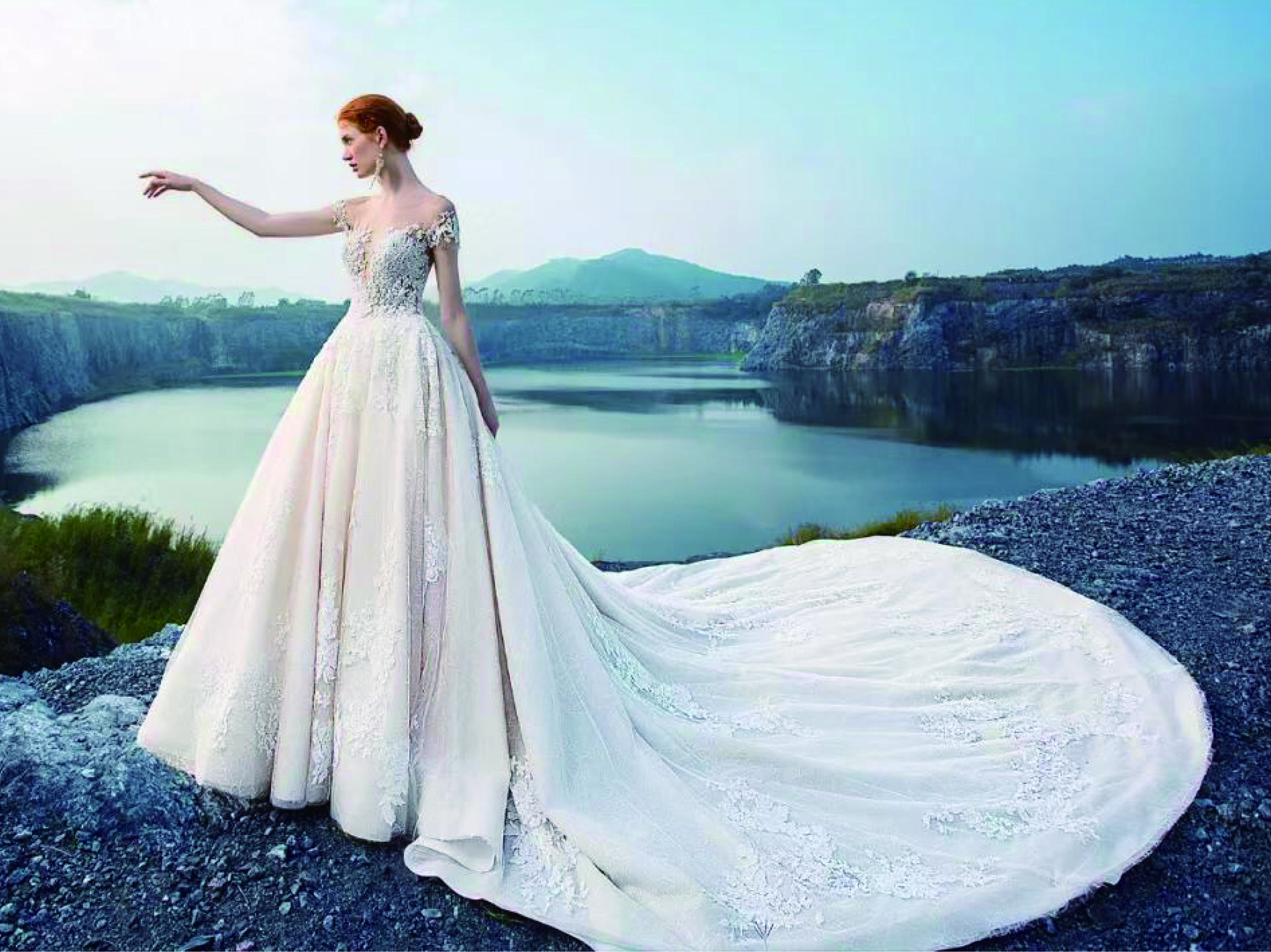 设计师品牌华丽三件套 赠送高级化妆师跟妆