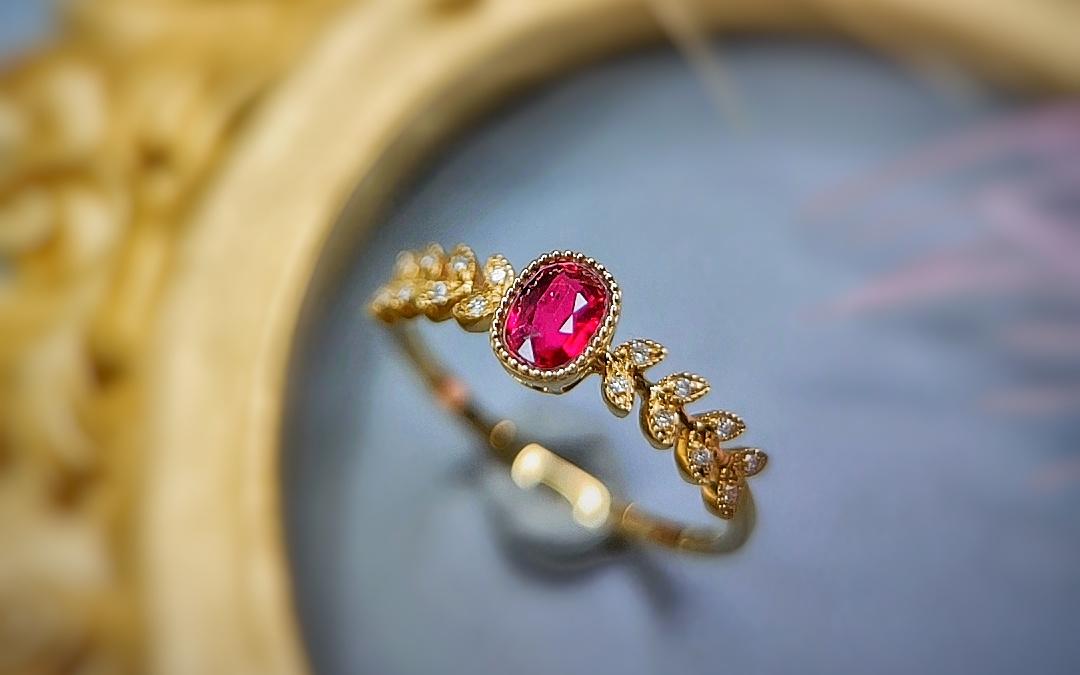 轻巧设计红宝石橄榄枝戒指