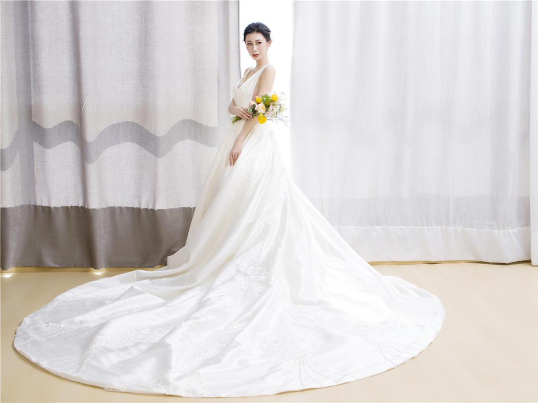 【缔尔】原创缎料婚纱系列