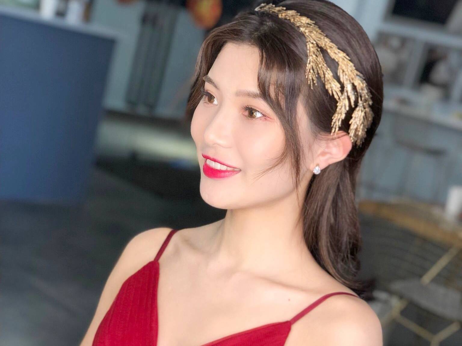 【资深套餐】资深老师全天跟妆＋免租拖尾婚纱5件套