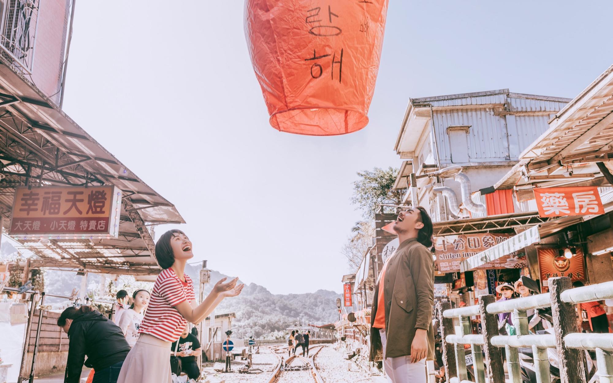【台湾旅拍】十分天灯│九份山城 灯影里的浪漫情怀