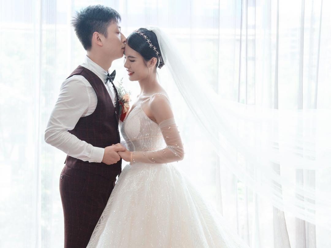 苏拉婚纱【资深档市内跟妆＋伴娘服＋妈妈妆1个】