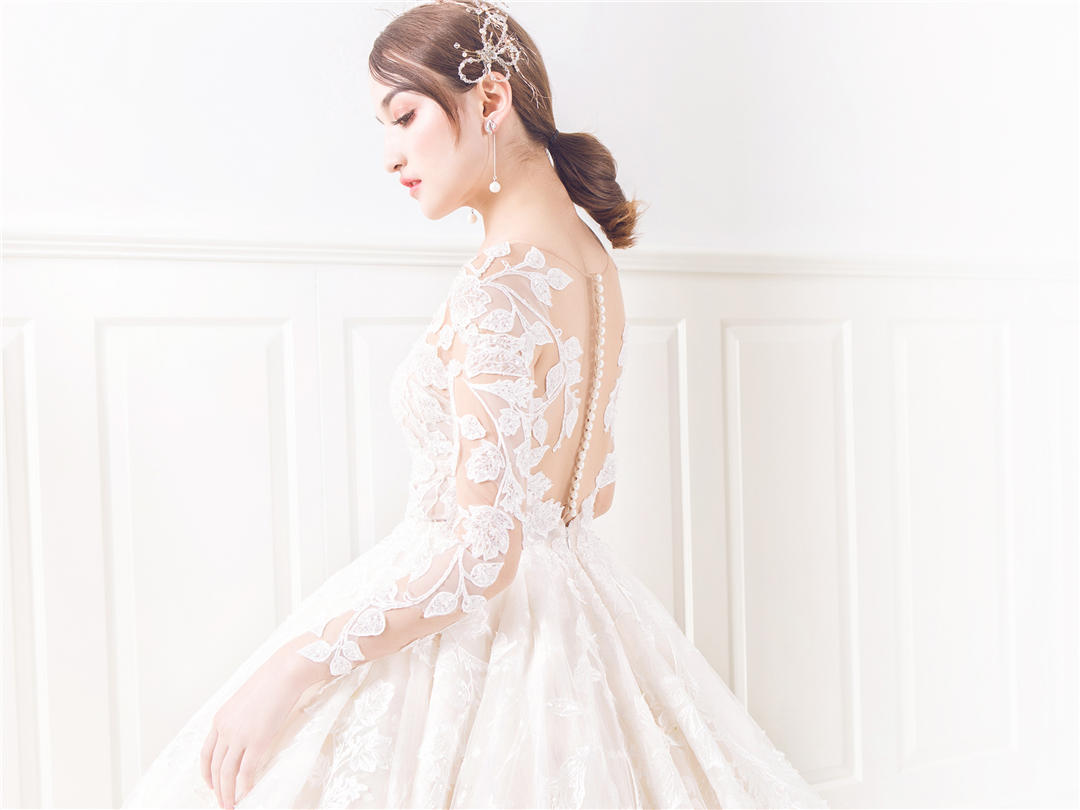 【店长推荐】设计师高定大拖尾主纱4件套+伴娘服