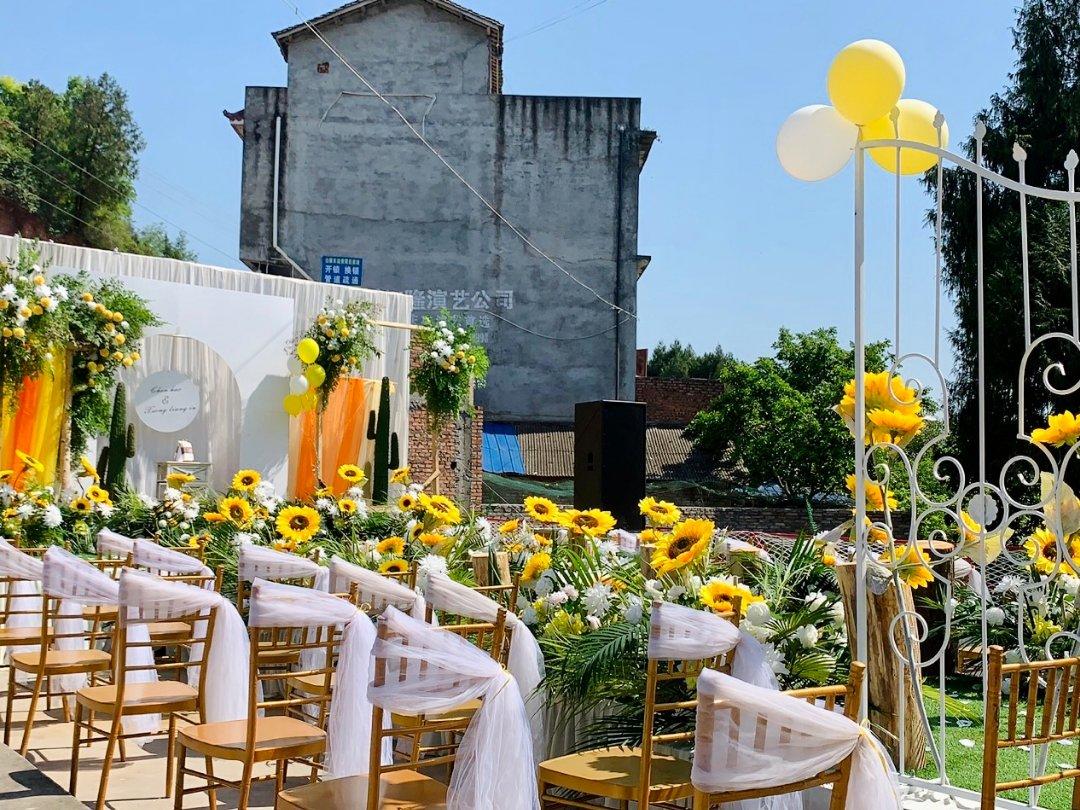 向日葵的浪漫，超性价比户外婚礼，全村都说好