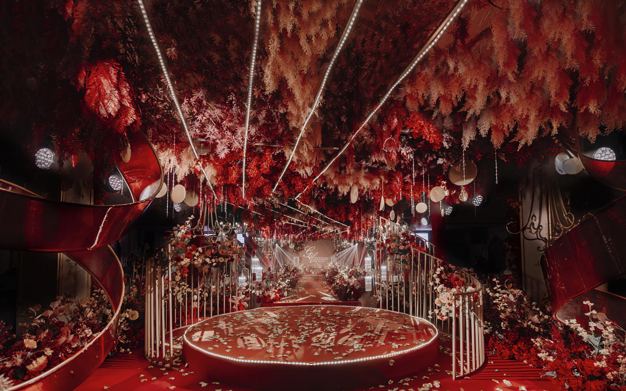 许你一场红色婚礼，如同年华盛开的火焰