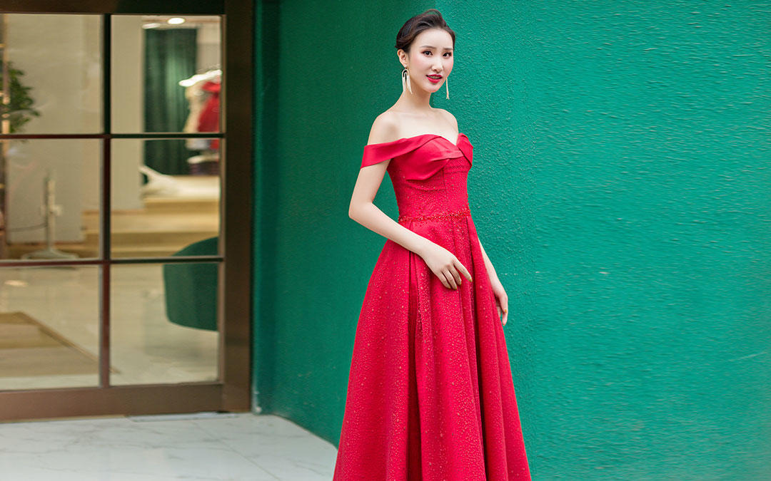 红色系敬酒服，经典高雅！