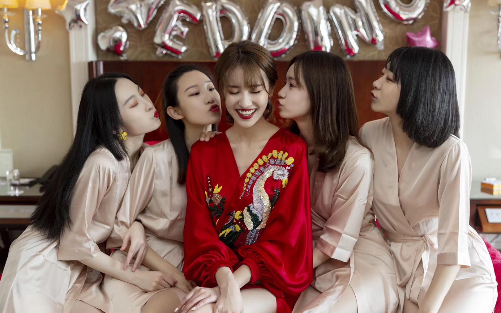 客片 新娘最美晨袍 看了都想结婚了