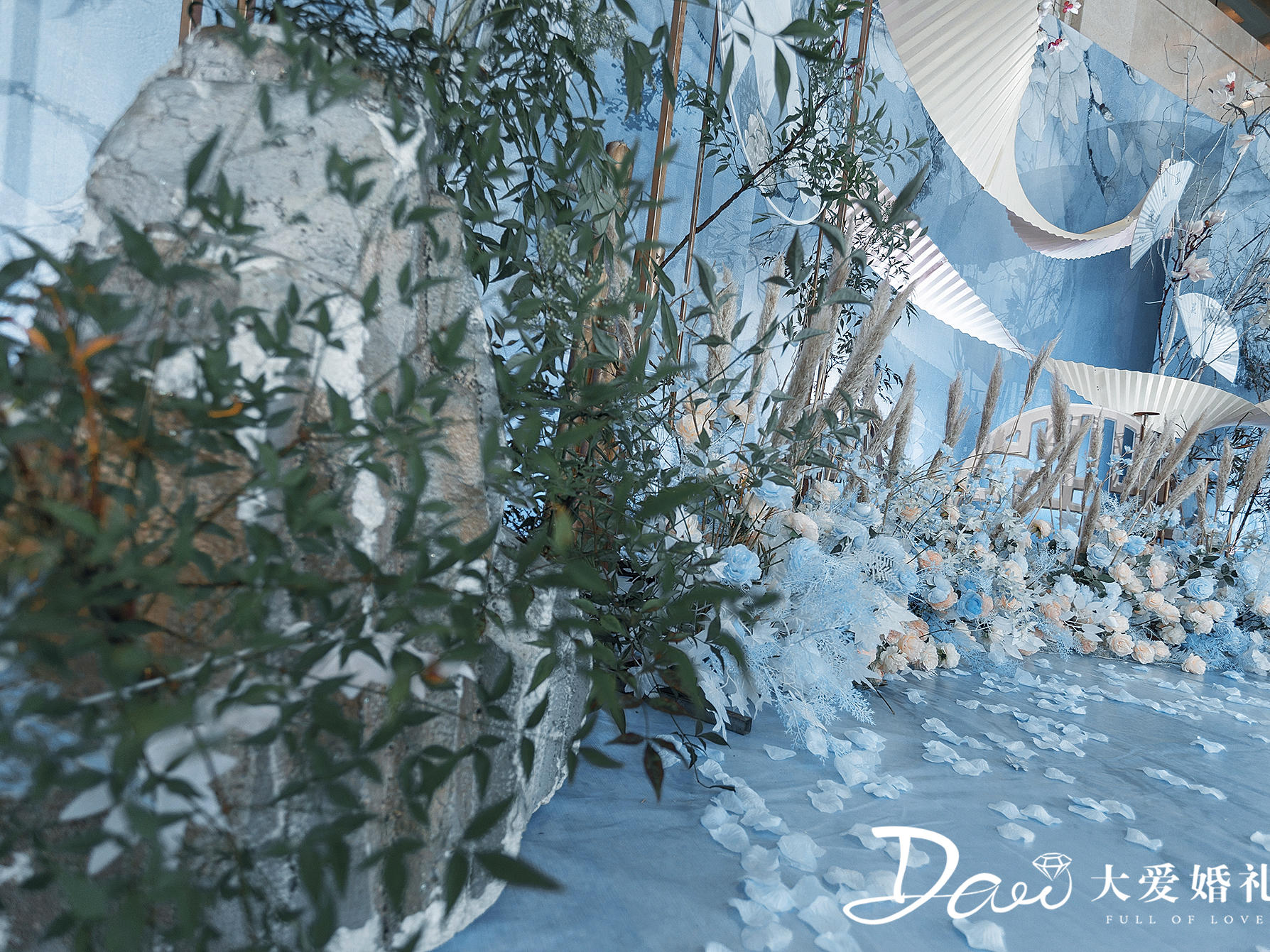  蓝色新中式浅木色基调 江南韵味