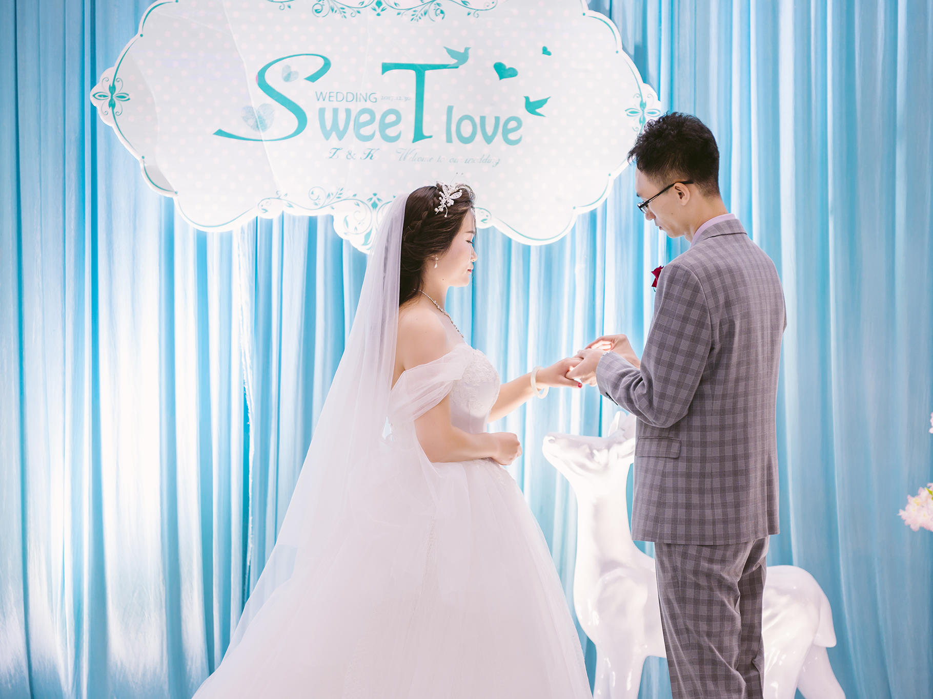 不复杂，记录纪实婚礼，专业结婚婚礼跟拍摄影