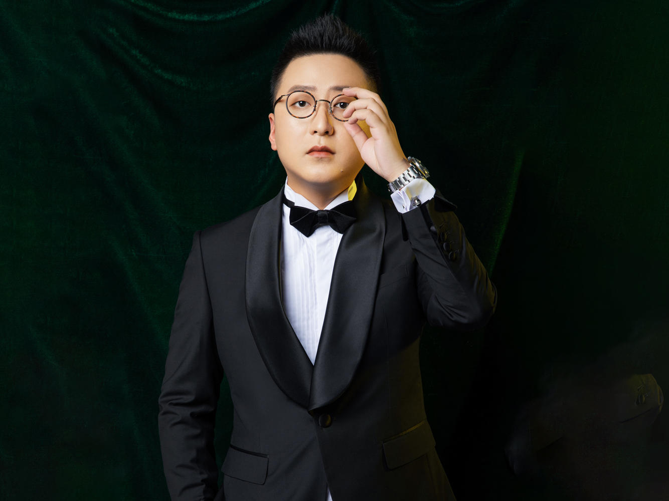 资深主持+音乐执行+督导+温情逗趣