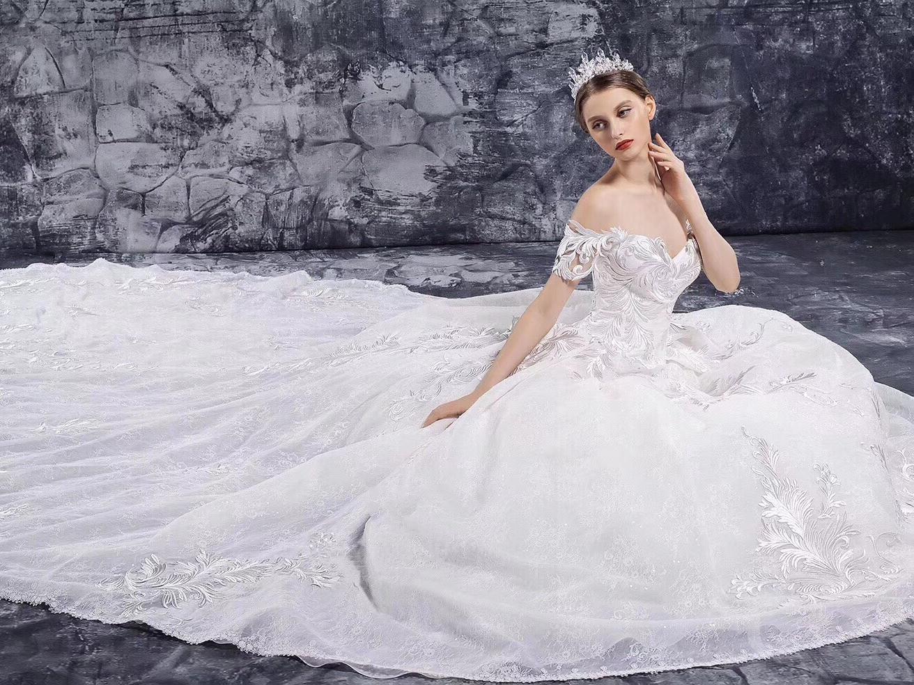 【超值租赁】热推套系 主纱/出门纱+敬酒服+跟妆