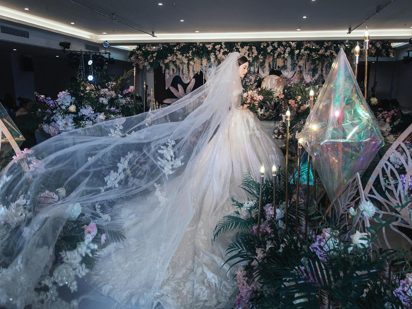 【人气推荐】婚纱礼服+新娘跟妆系