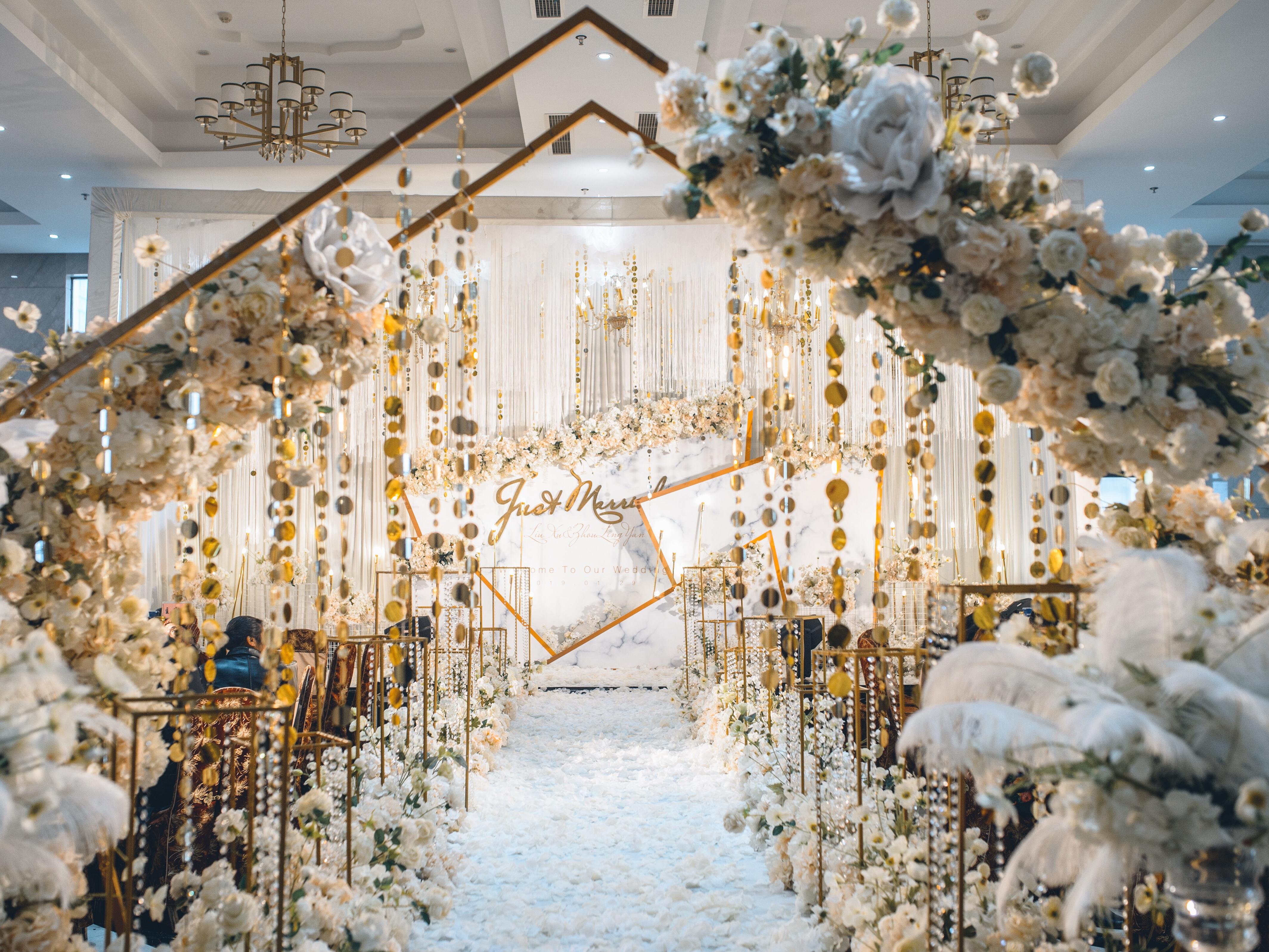 千百度『香槟白西式大气 -伴生』