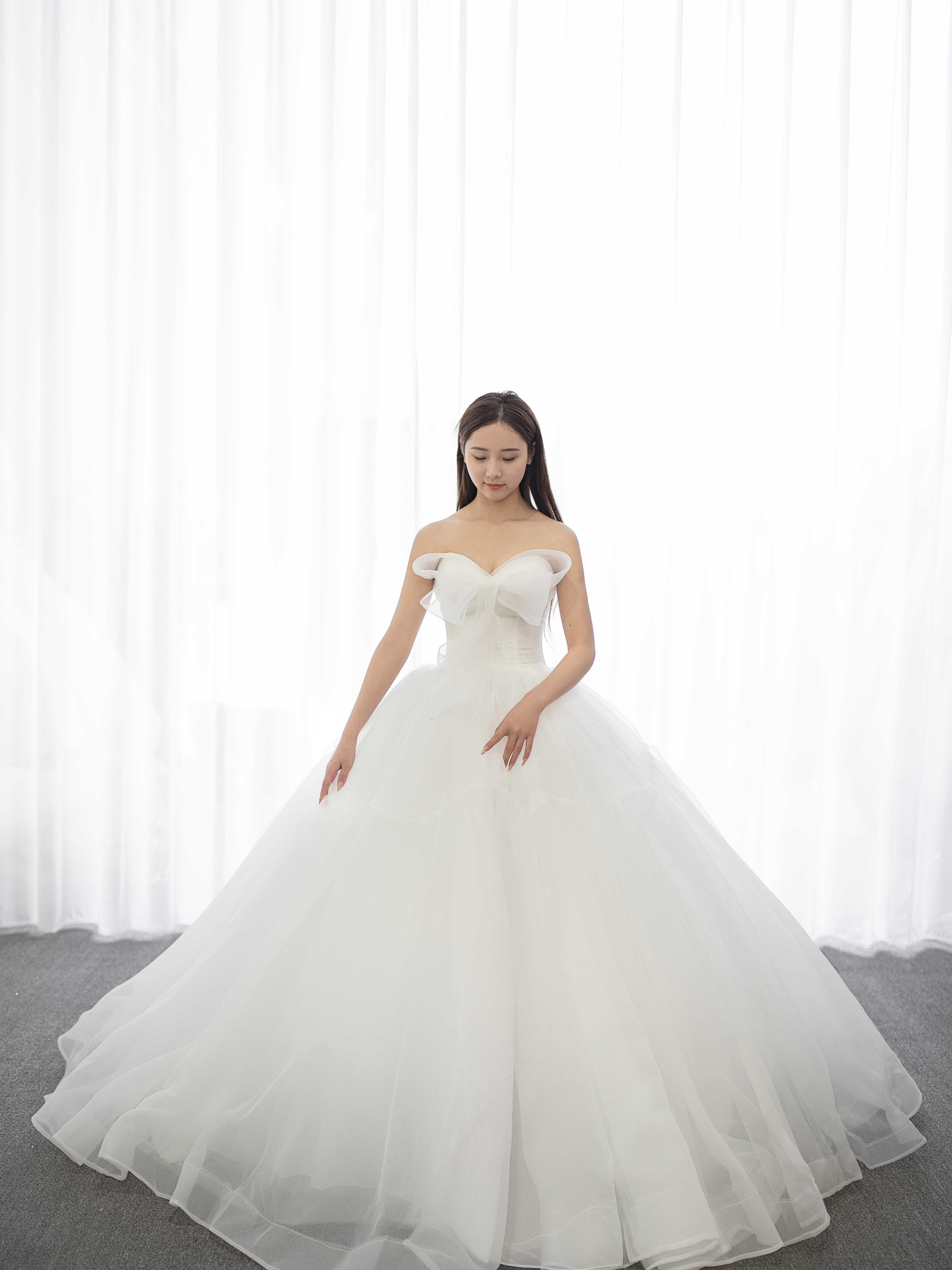 《特惠套餐》秀禾服主婚纱敬酒服2件伴娘服