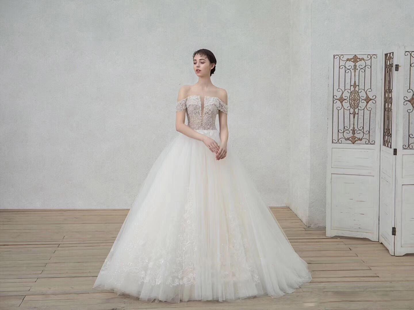 《特惠套餐》秀禾服主婚纱敬酒服4件伴娘服