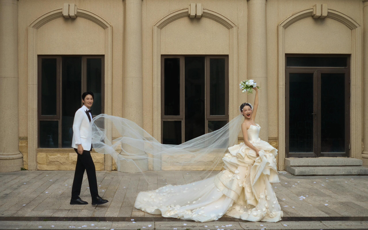 活人感滿滿｜超松弛的紀實風街拍婚紗照