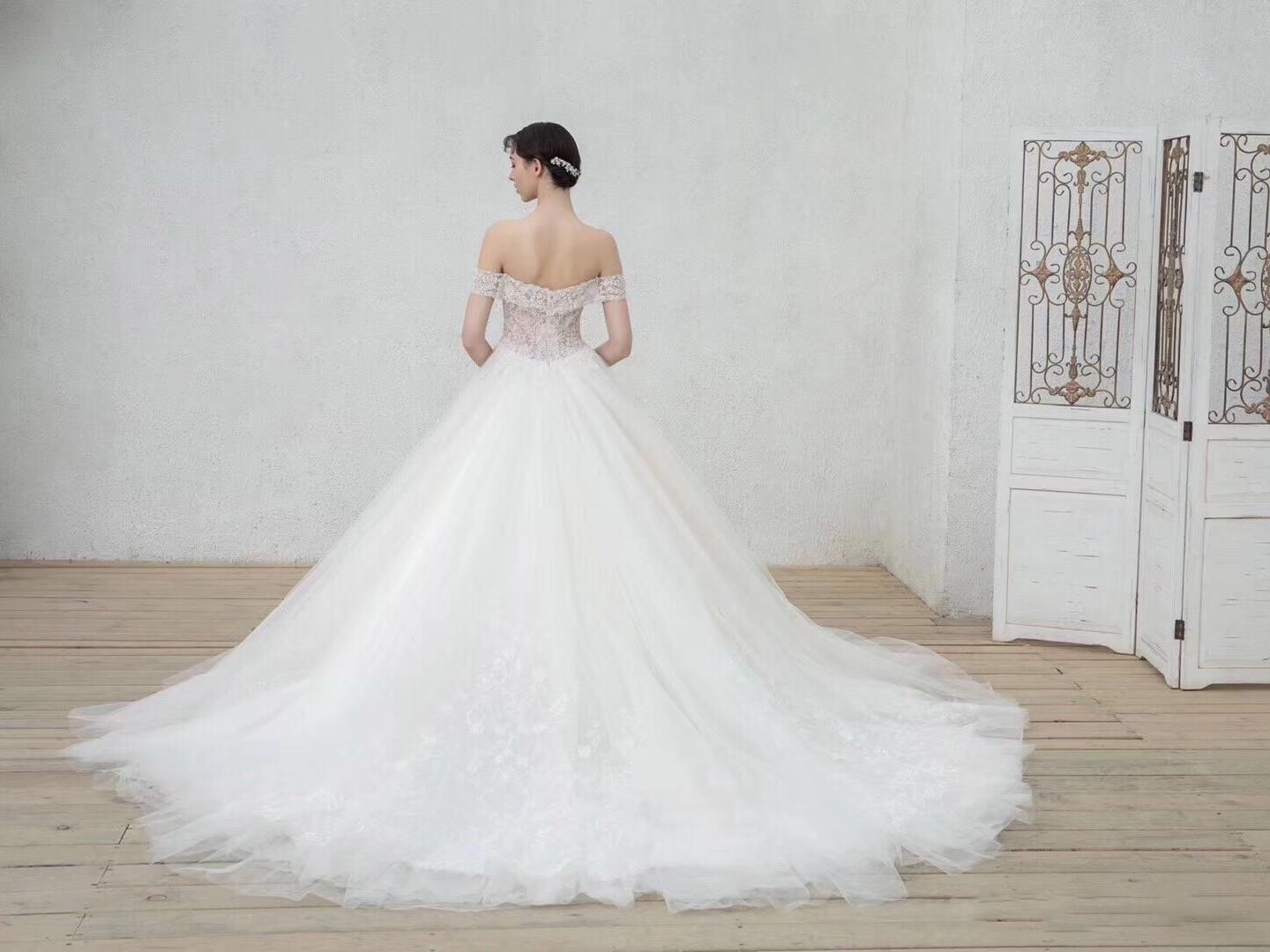 《特惠套餐》秀禾服主婚纱敬酒服4件伴娘服