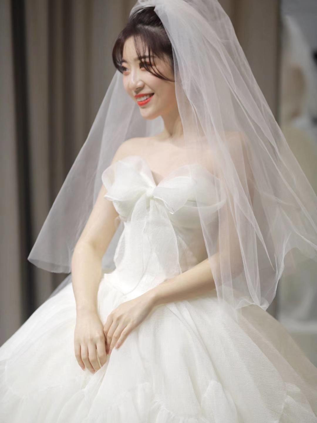 【董小姐婚纱工作室】新娘婚纱礼服三件套+首席跟妆