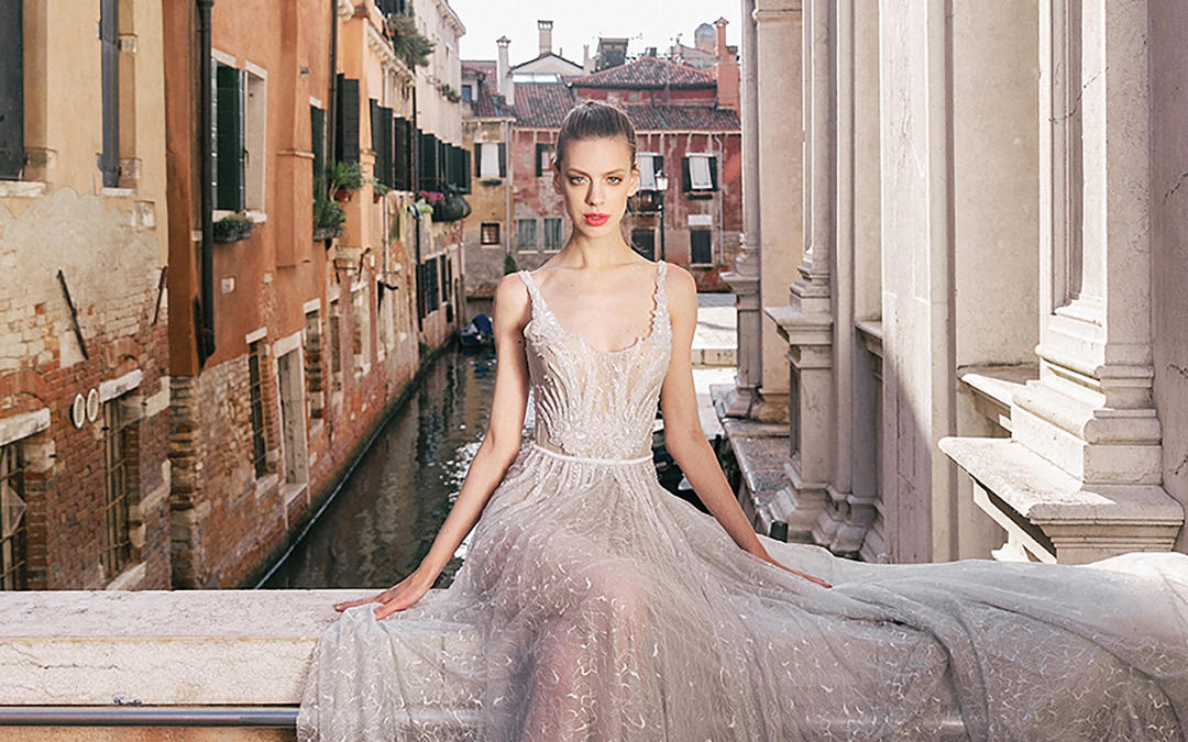 2019年新款双肩吊带款A摆星空婚纱