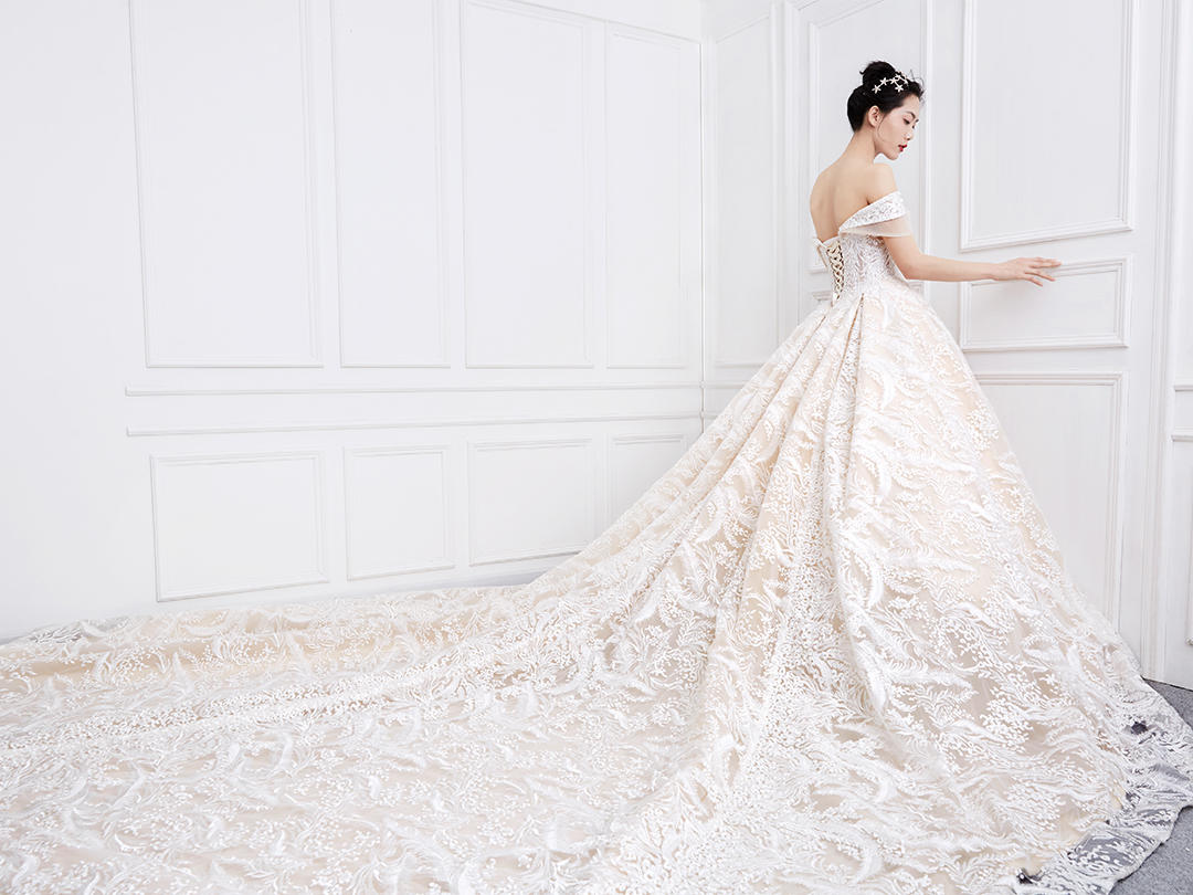 全包套餐（主纱+出门+敬酒+伴娘+伴郎+新郎服）